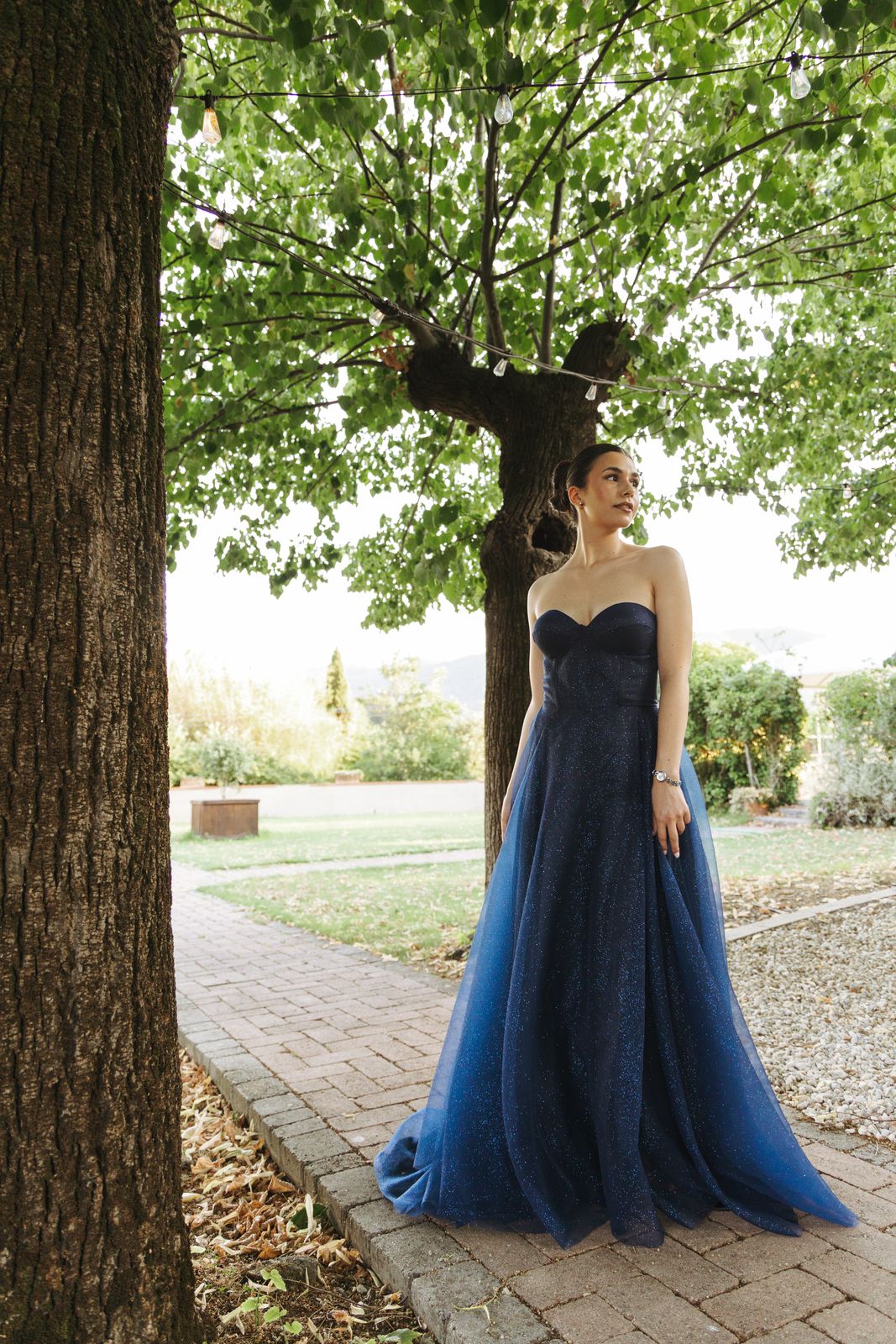 Ritratto di Alice tra gli alberi di Villa Zaccanti