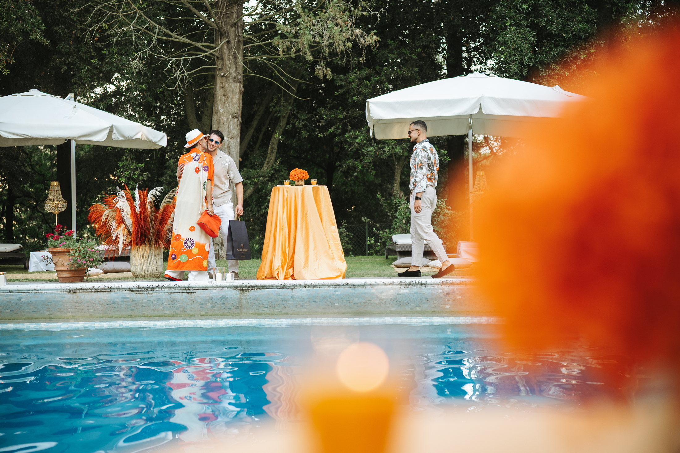 Allestimento colorato per un compleanno privato a bordo piscina